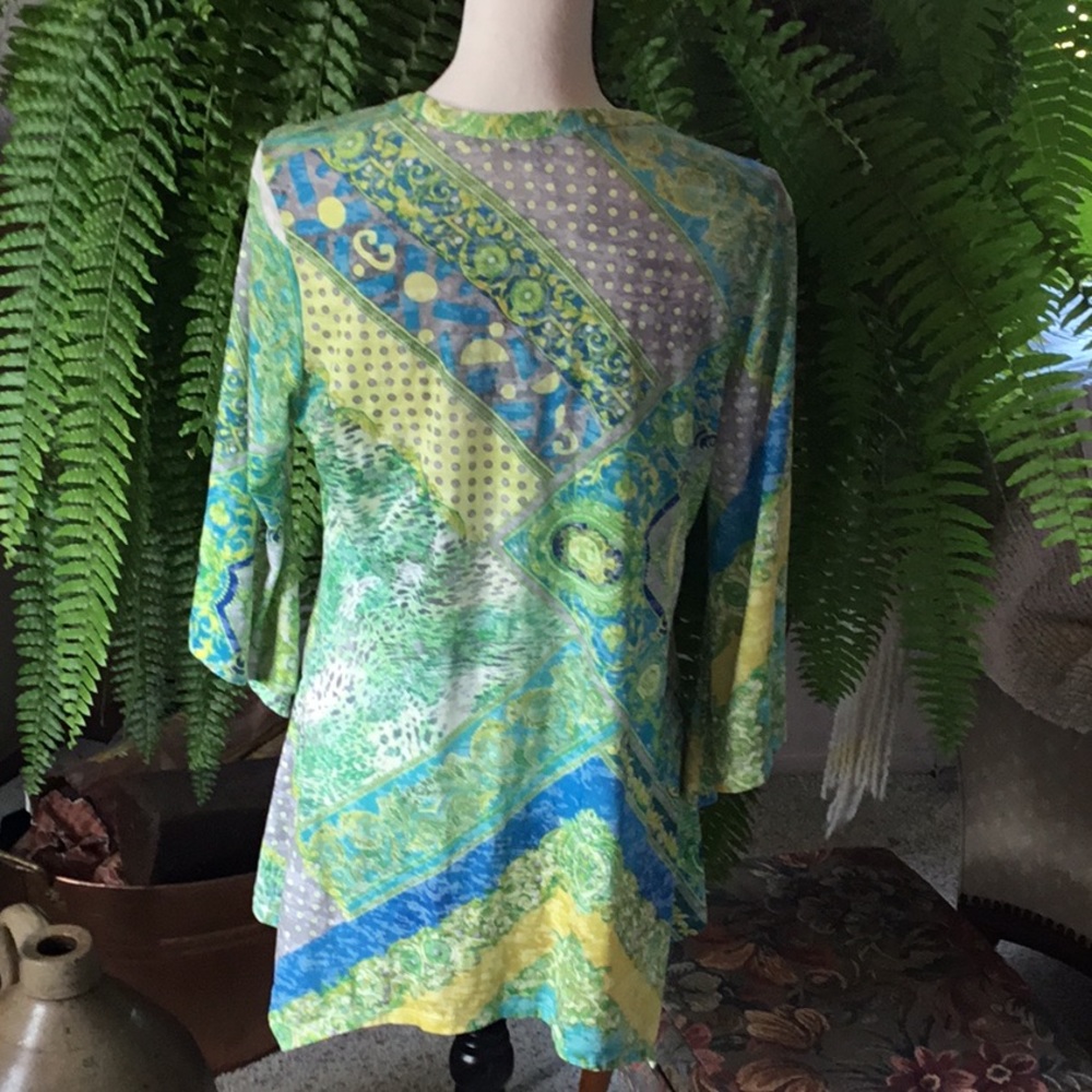 Paris 100 Tunic Top with 3/4 Sleeves - Picture 2 of 4